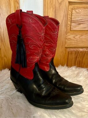 Ariat Women’s 7.5 Red & Black Western Cowgirl Boot with Tassels